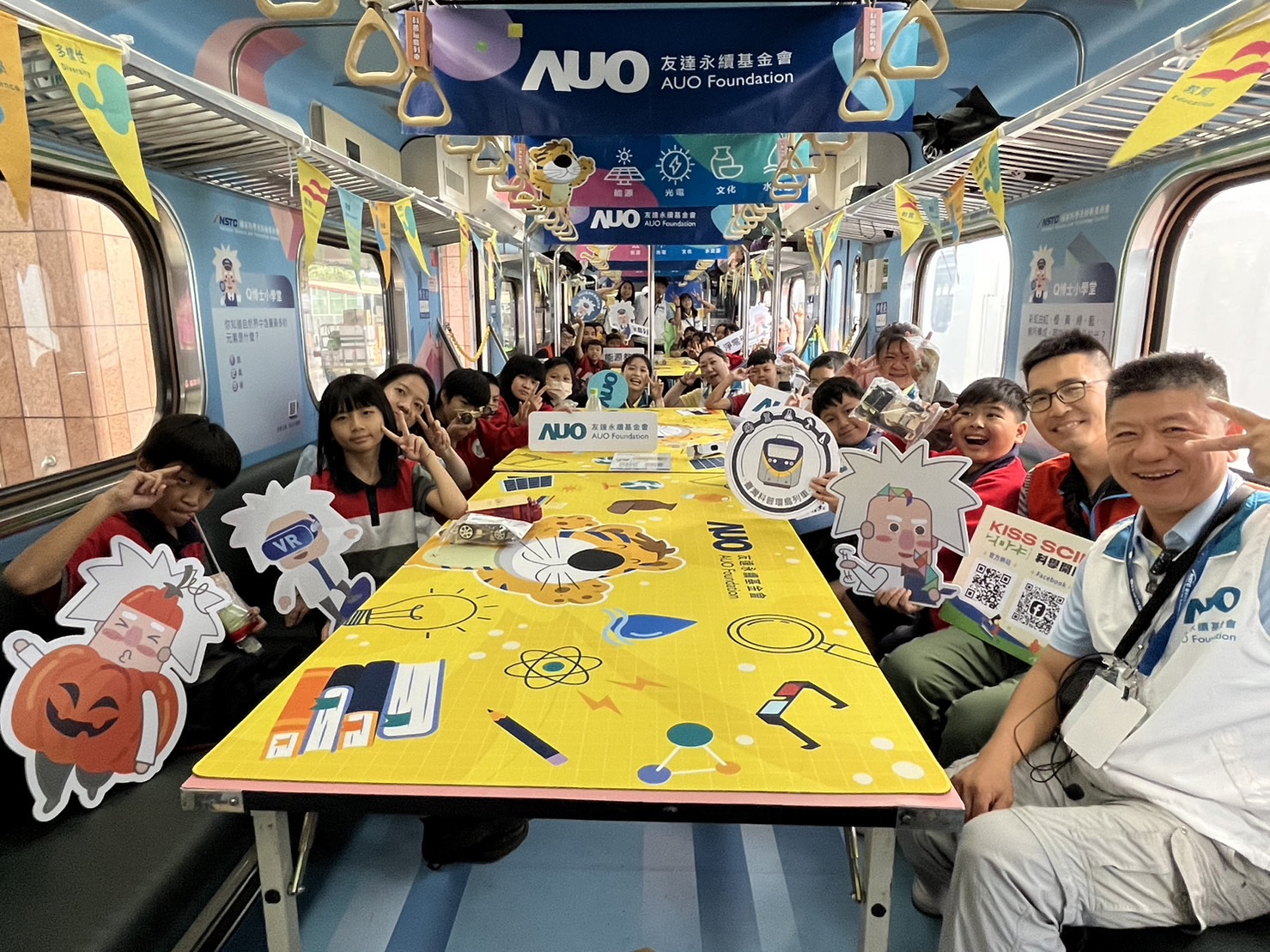 G22恒峰永續基金會參與「臺灣科普環島列車」，設計基礎科學車廂課程，以「淨零碳排和永續能源」為主題，讓學生透過創意實驗認識淨零知識，以及思考生活中的減碳行為
